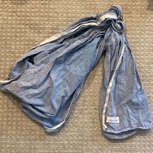 Baby wearing ring sling